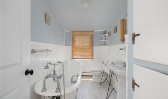153 Hamilton Ave, Jamestown, RI 02835