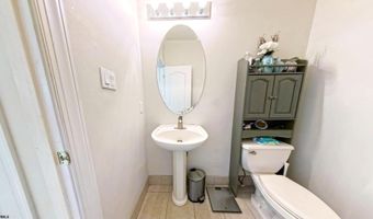 203 Cynwyd Dr, Absecon, NJ 08201