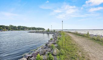 10 Roxbury Rd, Madison, WI 53704