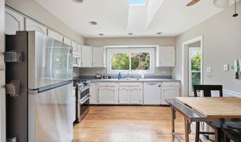 219 W Appletree Ln, Arlington Heights, IL 60004