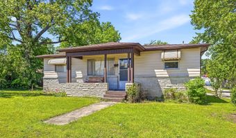 313 S Rinker Ave, Aurora, MO 65605