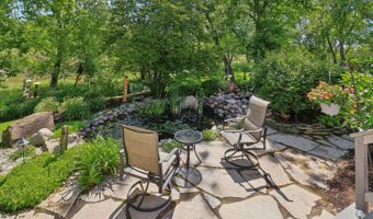 305 BUCKINGHAM Dr, Algonquin, IL 60102