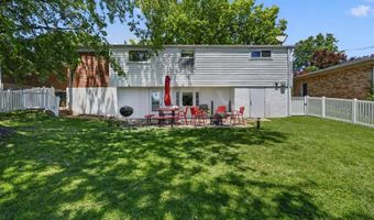 9828 Whitcomb Ln, Affton, MO 63123