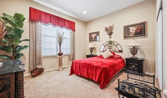 28 Pond View Cir, Barnegat, NJ 08005