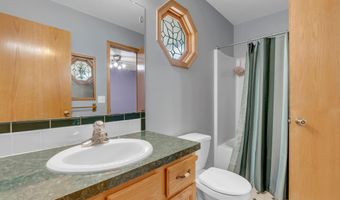 4566 Westlake Ct, Bel Aire, KS 67220