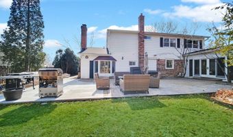 24 W Berkley Dr, Arlington Heights, IL 60004