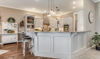 330 Parkhill Ln, Bartlesville, OK 74006