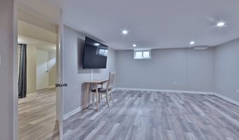 511 W BYRON Ave, Addison, IL 60101