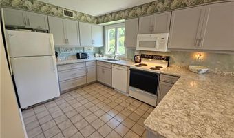 15 Hammersmith Rd 33, Newport, RI 02840