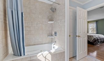 33 Roxbury Ct, Cheshire, CT 06410
