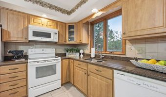 7 Dogwood Dr, Ansonia, CT 06401