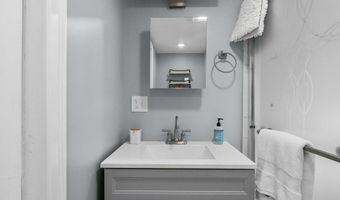 382 Spring St 1, Newport, RI 02840