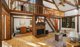 4 Lantern Ln, Bedford, MA 01730