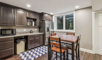 946 11th Ave SE, Altoona, IA 50009