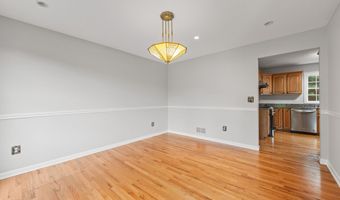 40 Nathan Hale Ct, Cheshire, CT 06410