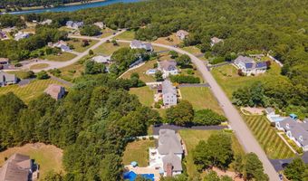 29 Weatherdeck Dr, Bourne, MA 02532