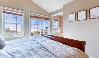 547 FRONT St, Rockaway Beach, OR 97136
