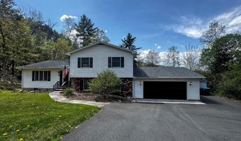 131 Pine Cir, Bennington, VT 05201