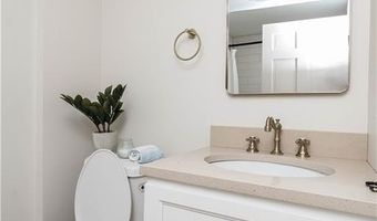 3 Sundale Rd, Cranston, RI 02921
