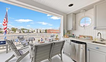 222 7TH St, Beach Haven, NJ 08008