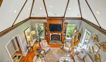 4 Pine Tree Ln, Lincoln, RI 02865