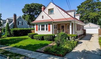 17 Marden St, Cranston, RI 02910