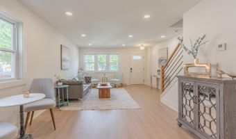 57 GARDEN Dr, Alexandria, VA 22304