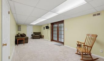 130 Holly Garden Dr, Ballwin, MO 63021
