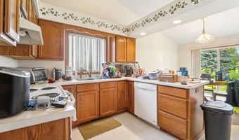 1670 W ROSELAWN Dr, Appleton, WI 54914