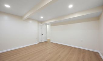 738 W BIRCHTREE Ln, Claymont, DE 19703