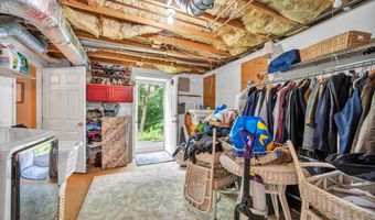21 Lakeview Dr, Branford, CT 06405