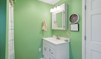405 Old W Rd, Arlington, VT 05250