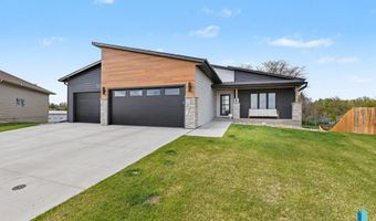 1001 S Moonlight Cir, Brandon, SD 57005