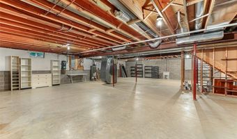 210 Chisholm Ct, Aurora, OH 44202
