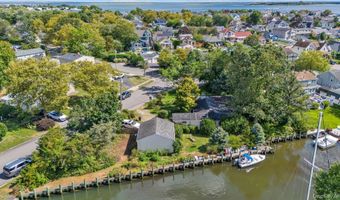 7 Swartout Pl, Amityville, NY 11701