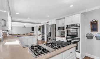23 Pelican Dr, Bayville, NJ 08721