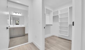 117 W 2ND St 202, Bayonne, NJ 07002