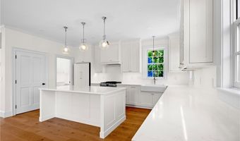 75 Bridge St, Newport, RI 02840