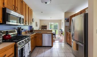 11 Lake Forest Dr, Burlington, VT 05401