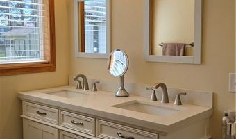 43055 Seaway Ave, Alexandria Bay, NY 13607