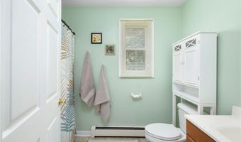 4 Wabasso Ter, Middletown, RI 02842
