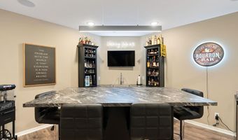 2016 Fairway Dr, Auburn, IN 46706