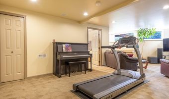 15631 Stanwood Cir, Anchorage, AK 99516