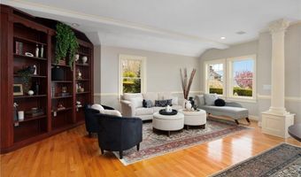 75 N Cliff Dr, Narragansett, RI 02882