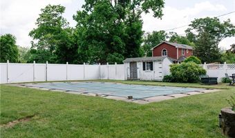 165 Sowams Rd, Barrington, RI 02806