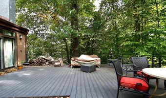 8312 UPPER SPRING Ln, Annandale, VA 22003