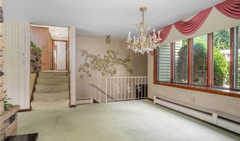 1 Rocky Crest Rd, Cumberland, RI 02864