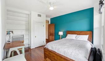 210 8TH St SE, Washington, DC 20003