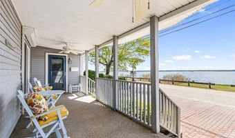 15 Shore Dr, Barrington, RI 02806
