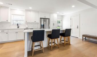 1004 Robin Haven Dr, Bentonville, AR 72712